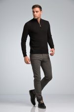 Outfit με Βαμβακερό Ανδρικό Πόλο MASSARO με Φερμουάρ σε Μαύρο/Γκρι Χρώμα και βαμβακερό γκρι υφασμάτινο παντελόνι