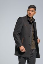 Μάλλινο Ανδρικό Παλτό με Όρθιο Γιακά και Καφέ Λεπτομέρειες σε Μαύρο Χρώμα