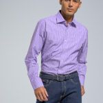 Το μοντέλο της φωτογραφίας έχει ύψος 1,86, στήθος 97 εκατοστά και φοράει μέγεθος Large.