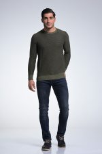 Βαμβακερό Ανδρικό Πλεκτό Χακί με Λαιμόκοψη και Μικροσχέδιο