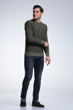 Βαμβακερό Ανδρικό Πλεκτό Χακί με Λαιμόκοψη και Μικροσχέδιο