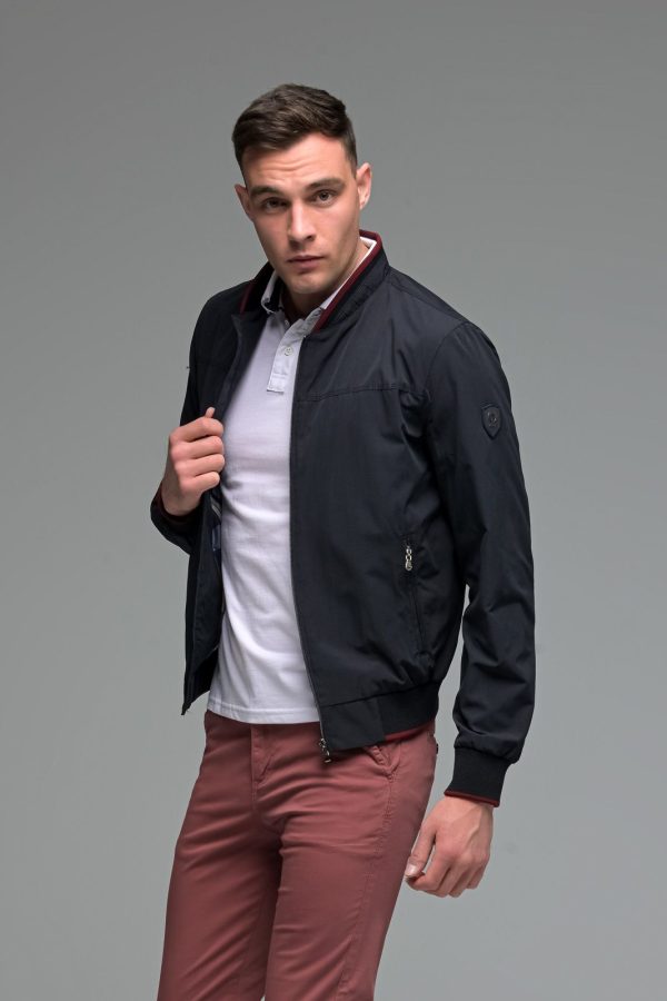 Μαύρο Κοντό Ανοιξιάτικο Ανδρικό Μπουφάν με Μαο Γιακά