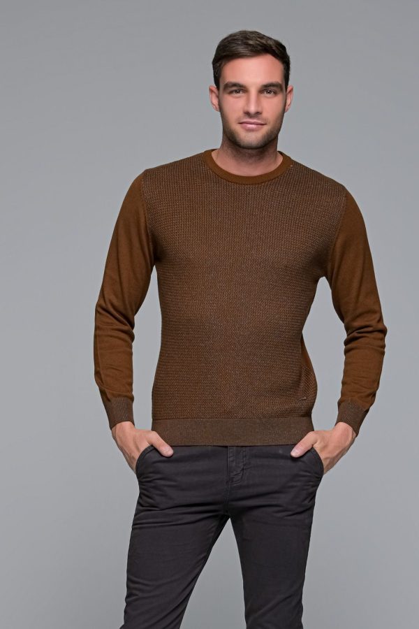 Καφέ κάμελ ανδρικό πλεκτό πουλόβερ MT με δίχρωμη πλέξη