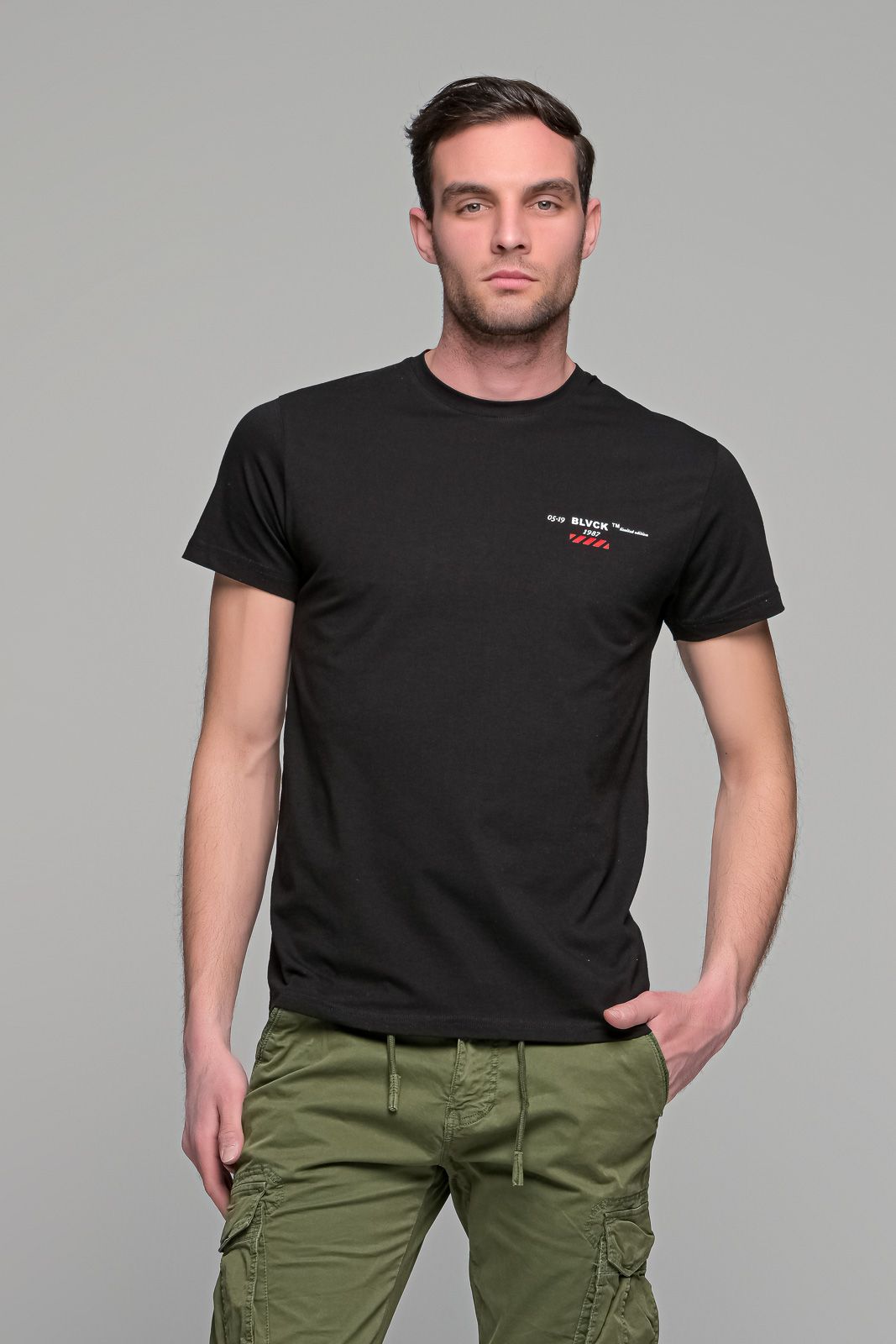 Μαύρο ανδρικό t-shirt κοντομάνικο με στάμπα BLVCK - slim fit