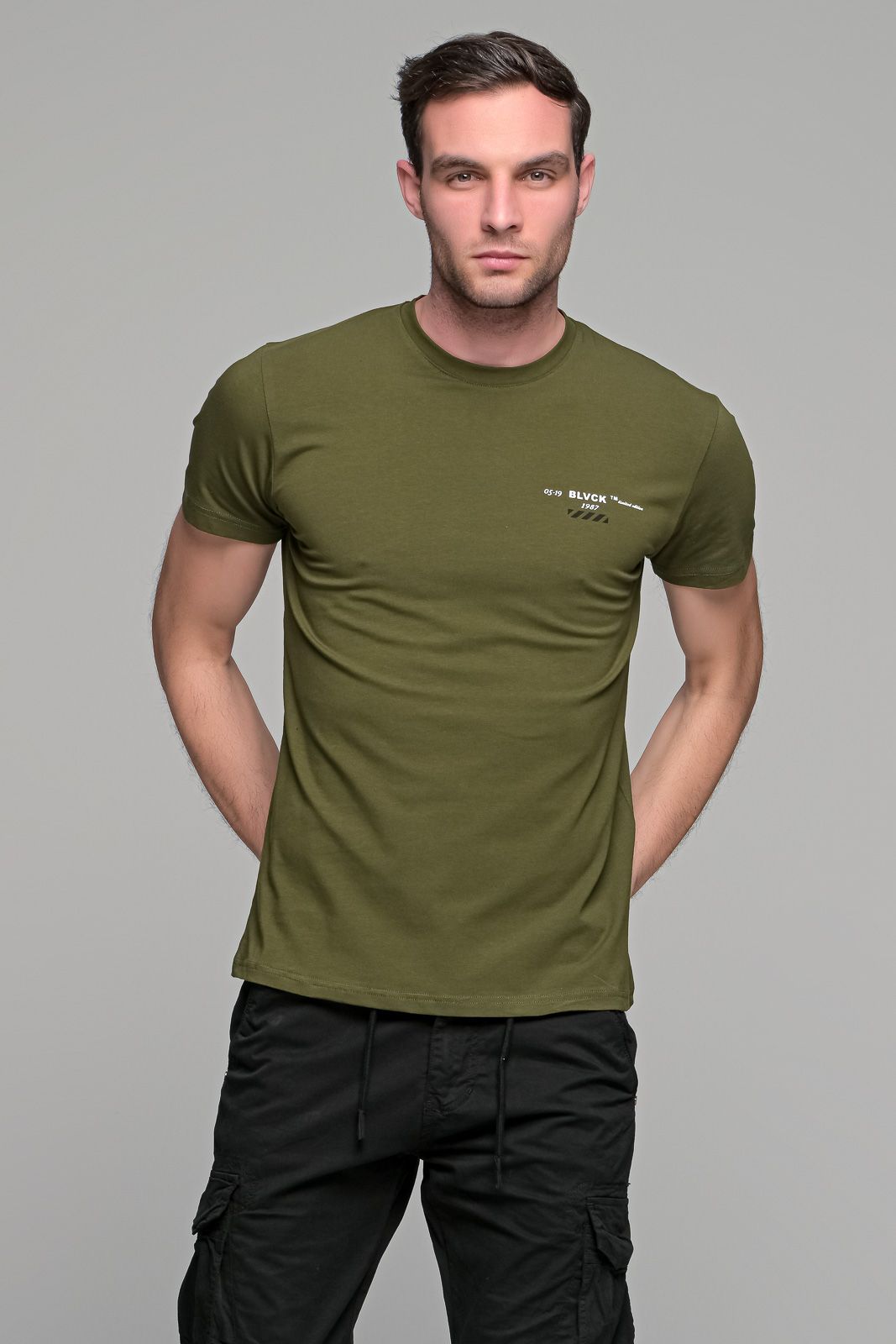 Χακί ανδρικό t-shirt κοντομάνικο με στάμπα BLVCK - slim fit