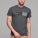 Σκούρο γκρι ανδρικό t-shirt κοντομάνικο με στάμπα AIR - slim fit