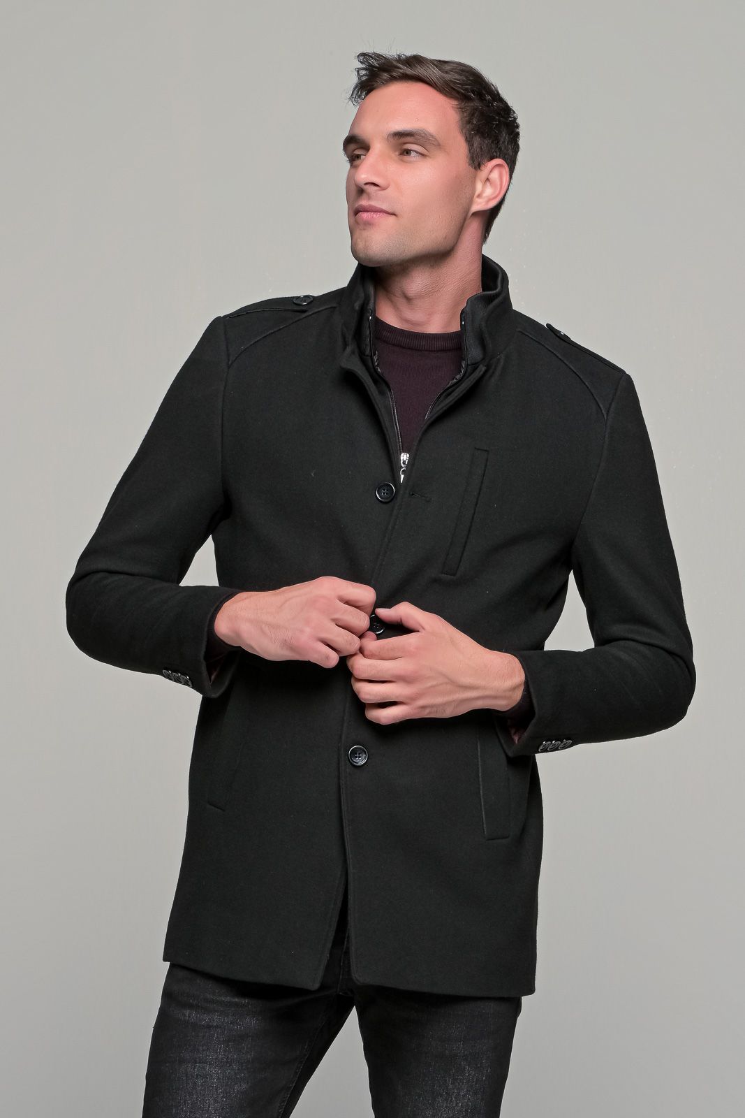 Μαύρο ανδρικό μάλλινο παλτό κοντό με αποσπώμενο γιλέκο