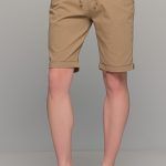 Ανδρική βερμούδα chino με ύφανση σε κάμελ χρώμα