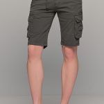 Ανδρική cargo βερμούδα massaro με τσέπες σε σκούρο χακί χρώμα