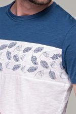Λευκό ανδρικό κοντομάνικο T-SHIRT με μπλε σχέδιο στο στήθος - Image 2
