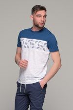 Λευκό ανδρικό κοντομάνικο T-SHIRT με μπλε σχέδιο στο στήθος - Image 4