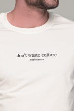 Oversized ανδρικό t-shirt λευκό με στάμπα "Don't waste culture" - Image 2
