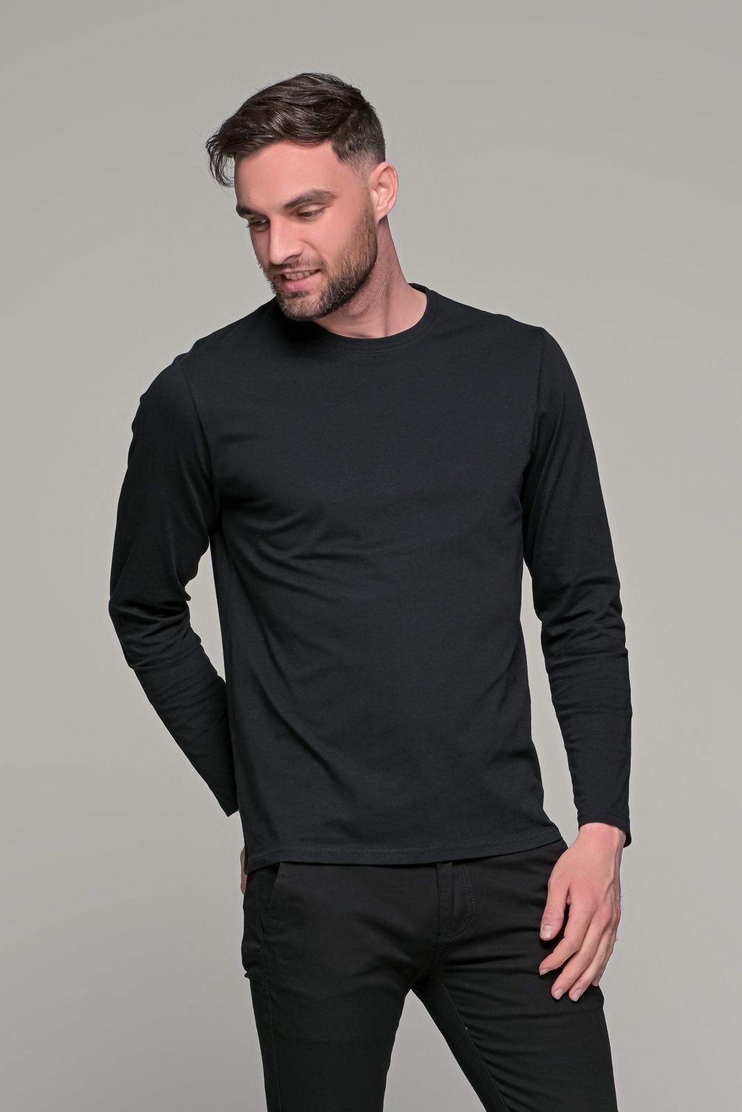 Μαύρη ανδρική μακρυμάνικη μπλούζα μονόχρωμη