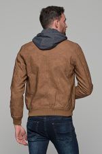Κάμελ ανδρικό μπουφάν δερματίνη τύπου suede με αφαιρούμενο γιλέκο-κουκούλα - slim fit - Image 6
