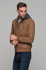 Κάμελ ανδρικό μπουφάν δερματίνη τύπου suede με αφαιρούμενο γιλέκο-κουκούλα - slim fit - Image 4