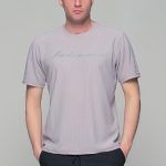 Γκρι ανδρικό κοντομάνικο t-shirt με σχέδιο στην ύφανση και διακριτική στάμπα– regular fit