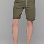 Ανδρική βερμούδα σε χακί χρώμα