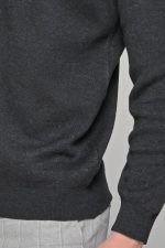 Βαμβακερό Ανδρικό Πουλόβερ με Βε σε Γκρι-Ανθρακί Χρώμα - Image 2