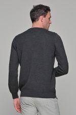 Βαμβακερό Ανδρικό Πουλόβερ με Βε σε Γκρι-Ανθρακί Χρώμα - Image 8