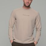 Ανδρική μακρυμάνικη μπλούζα μονόχρωμη σε μπεζ χρώμα