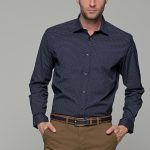 Ανδρικό σκούρο μπλε πουκάμισο με print καφέ μικροσχέδιο – Slim Fit