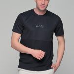 Μαύρο κοντομάνικο ανδρικό t-shirt με πλεκτή ύφανση– regular fit