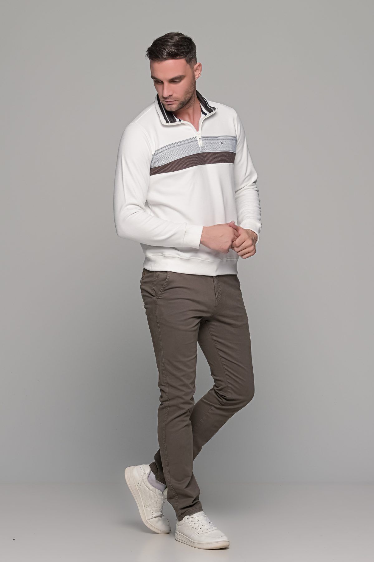 Chinos ανδρικό παντελόνι υφασμάτινο στο χρώμα του Πούρου MASSARO - Slim fit - Image 11