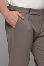 Υφασμάτινο ανδρικό παντελόνι με μονή πιέτα σε χρώμα Πούρου – Slim fit - Image 2