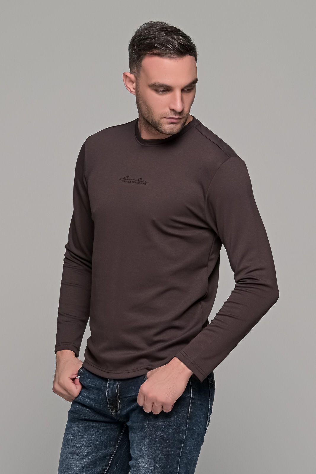 Καφέ ανδρική μακρυμάνικη μπλούζα με ανάγλυφη διακριτική στάμπα - Image 1