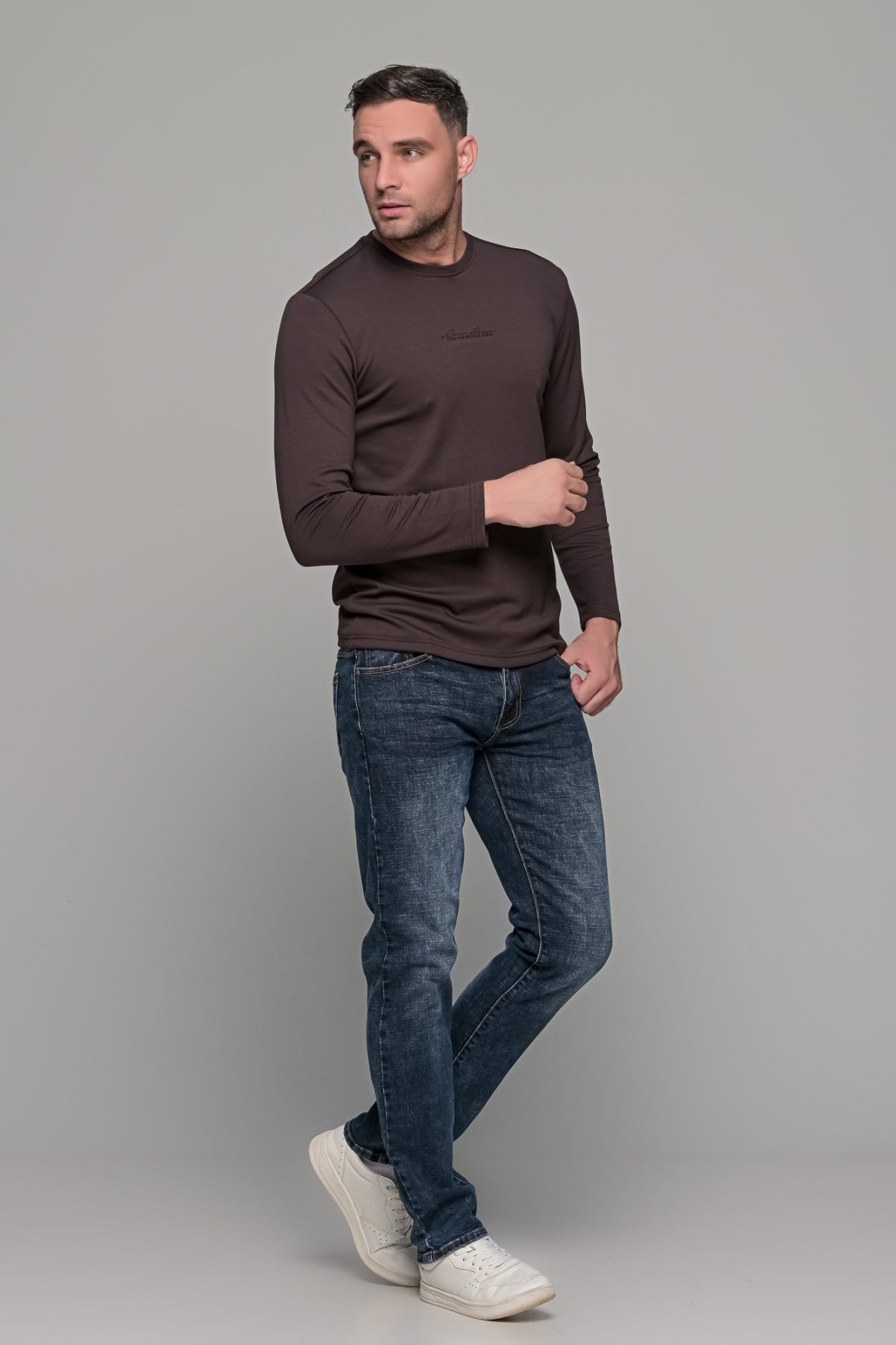 Καφέ ανδρική μακρυμάνικη μπλούζα με ανάγλυφη διακριτική στάμπα - Image 7