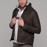 kafe-brown-me-giaka-mpoufan-mpoyfan-suede-andriko-man-men-konto-jacket-xeimvnas-winter-casual-kathimerino