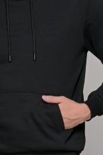 Μαύρο φουτερ με ανάγλυφη στάμπα και κουκούλα ανδρικό - Image 2