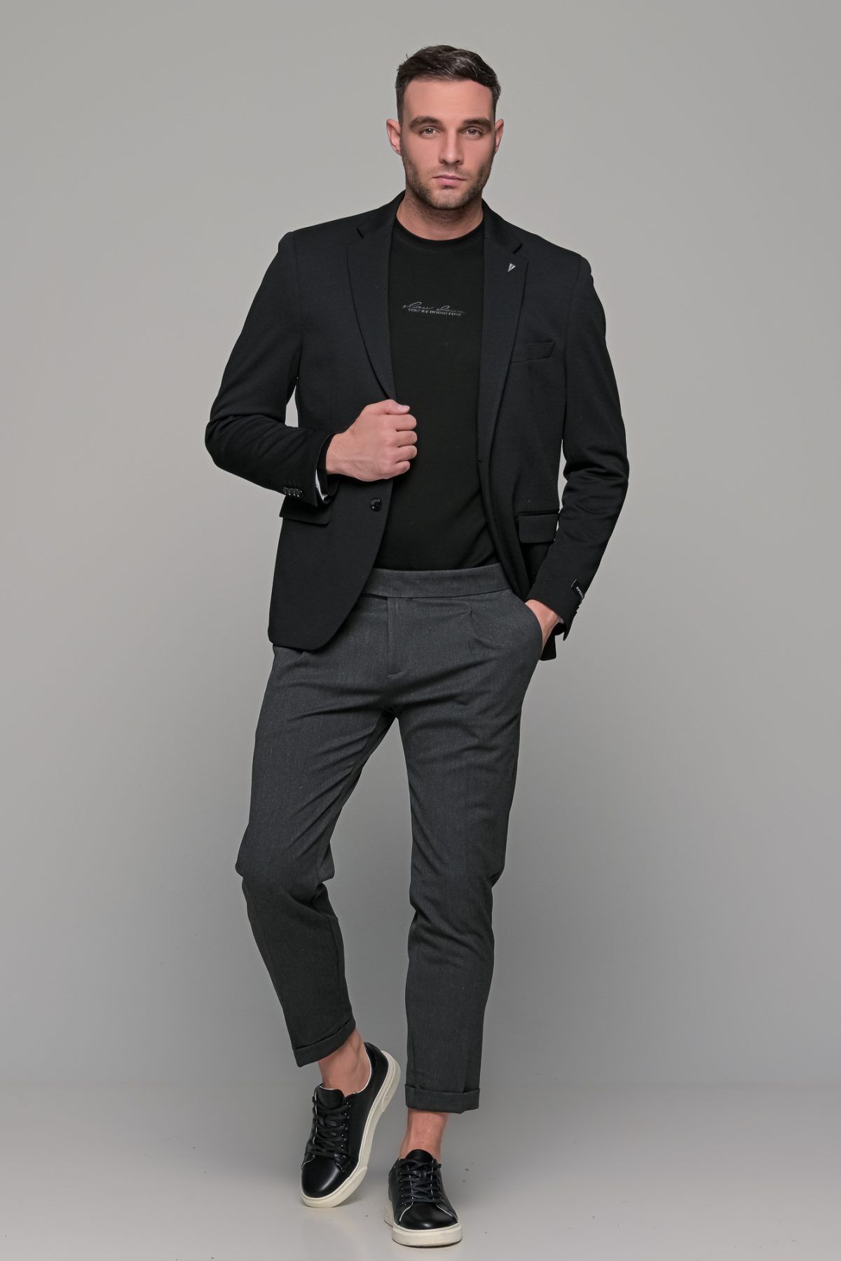 Μαύρη ανδρική μακρυμάνικη μπλούζα με ανάγλυφη διακριτική στάμπα - Image 6