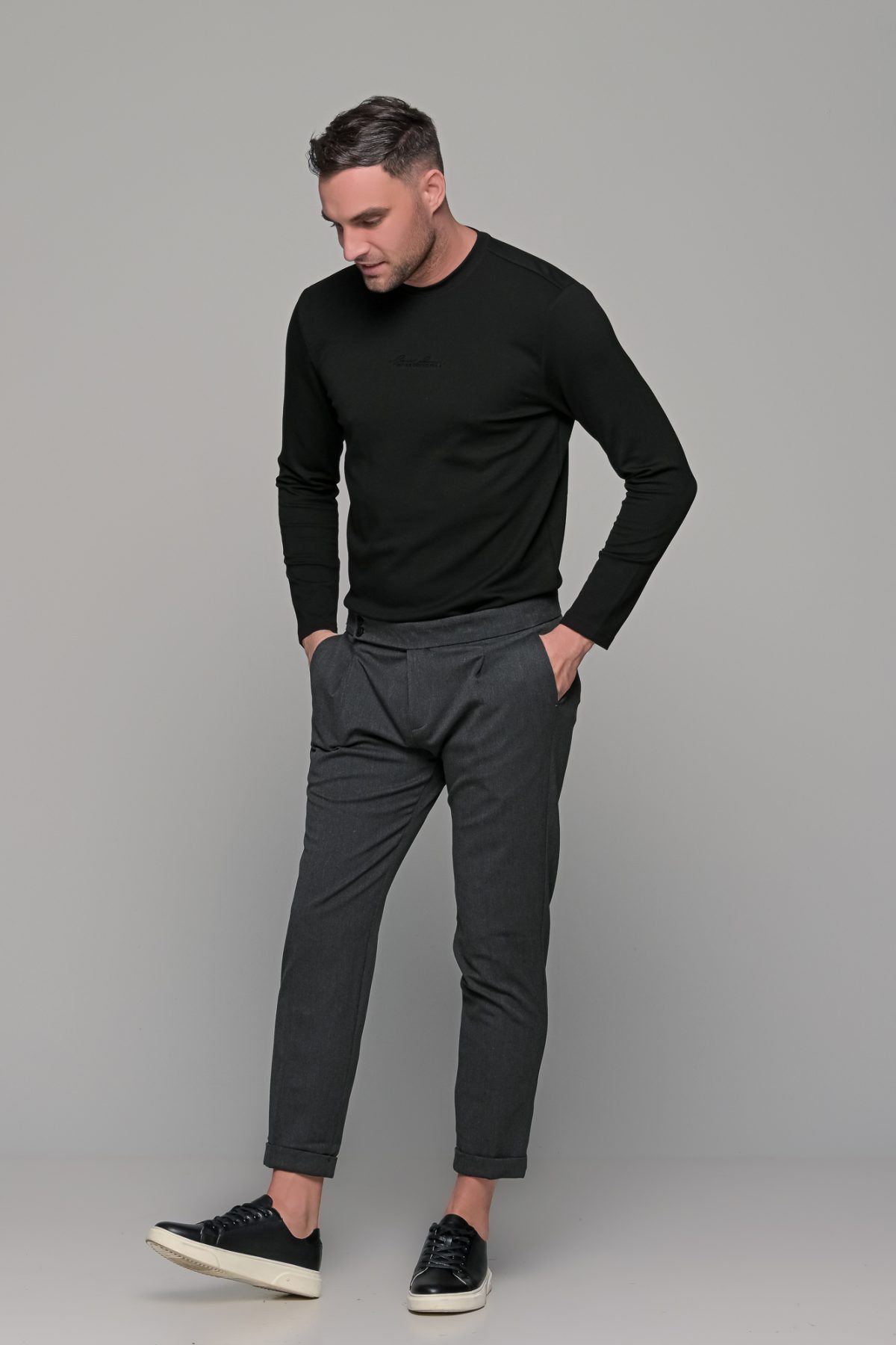 Μαύρη ανδρική μακρυμάνικη μπλούζα με ανάγλυφη διακριτική στάμπα - Image 7