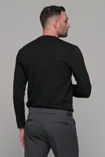 Μαύρη ανδρική μακρυμάνικη μπλούζα με ανάγλυφη διακριτική στάμπα - Image 5