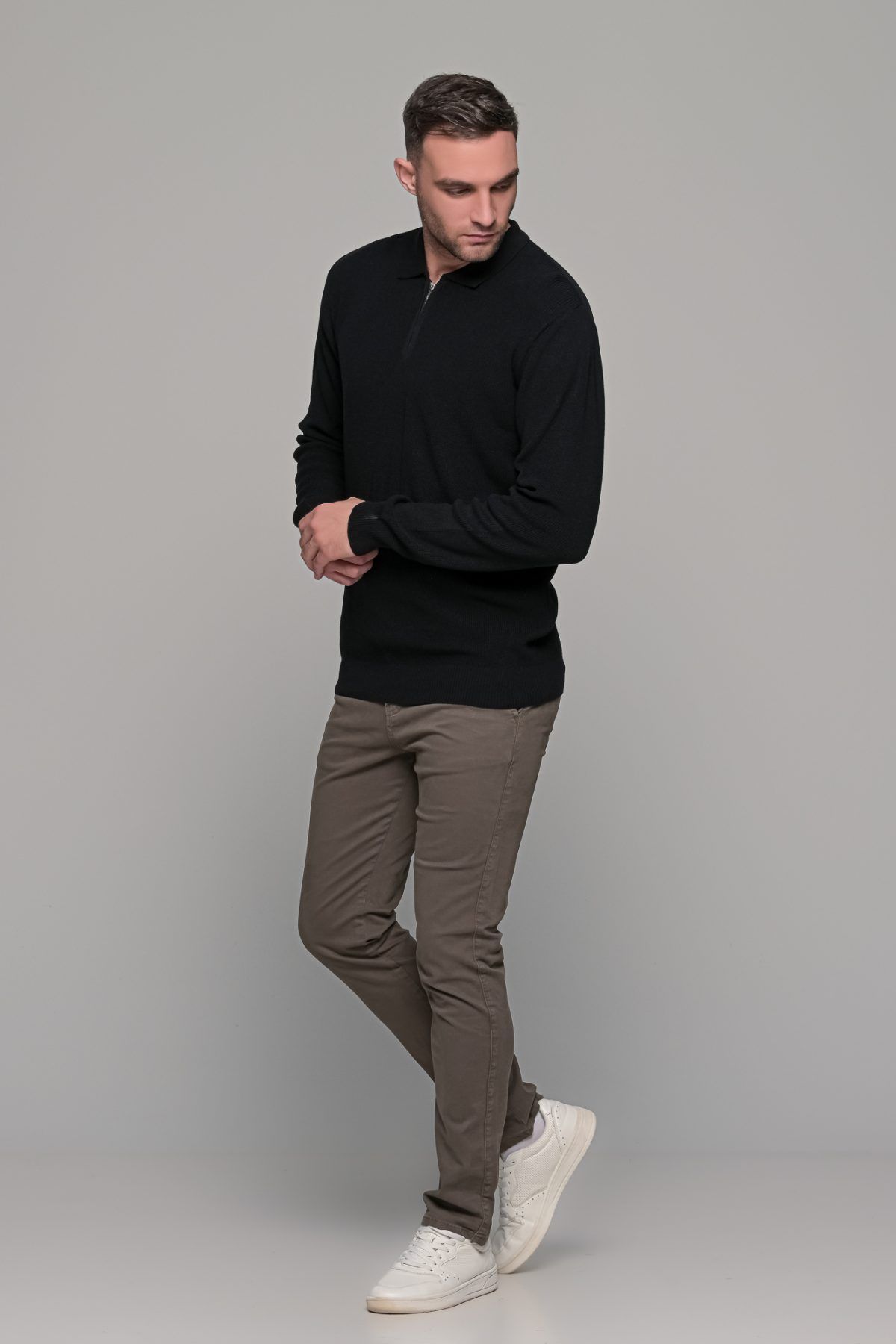 Μαύρο ανδρικό πλεκτό μπλουζάκι με φερμουάρ