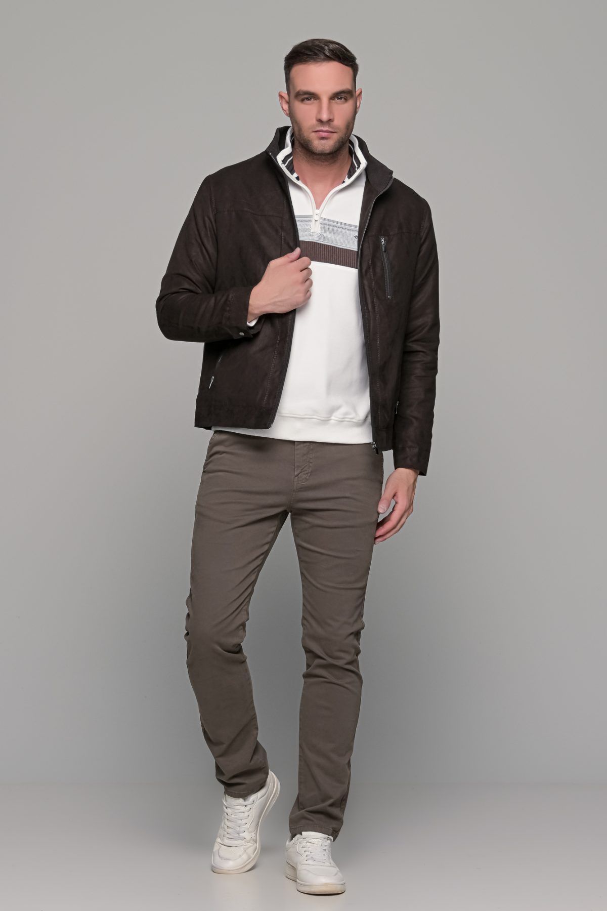 plekto-poylober-me-giaka-me fermouar-bambaki-cottom-sweater-knitting-casual-andriko-man-men-kathimerino-leyko-white-kafe-brown-beloyte-half-zipper (2)