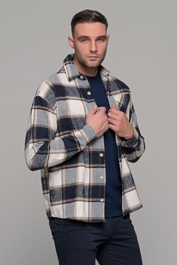 poykamiso-fanelenio-andriko-man-men-casual-kathimerino-jacket-karo-white-leyko-leyko-mple-blue-mpez-beige-me-giaka-koympia-shirt