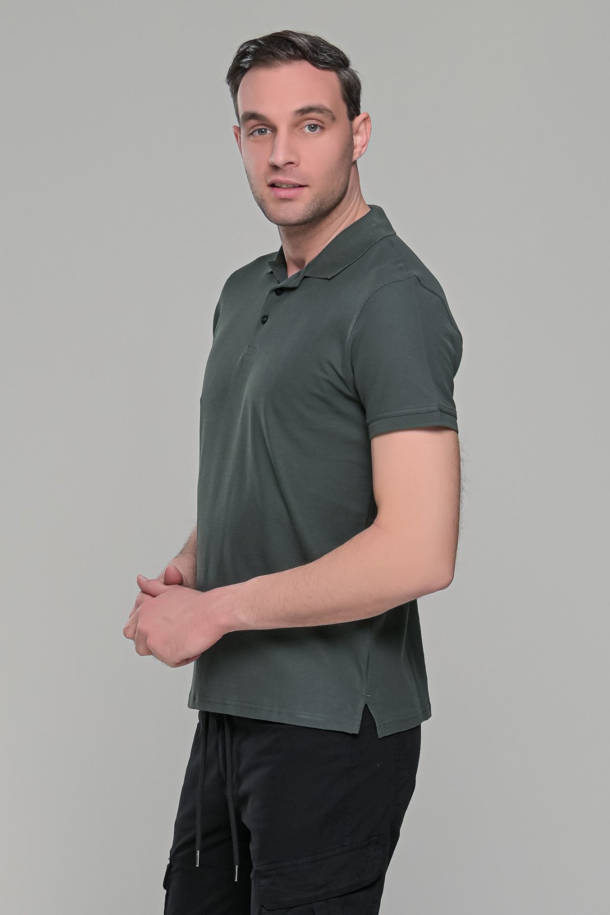 Πράσινο χακί ανδρικό μονόχρωμο πόλο πικέ μπλουζάκι Paparazzi- Classic Fit - Image 3