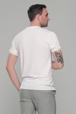 Λευκό πλεκτό ανδρικό κοντομάνικο μπλουζάκι με λαιμόκοψη  – Slim Fit - Image 8