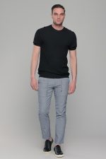 Μαύρο πλεκτό ανδρικό κοντομάνικο μπλουζάκι με λαιμόκοψη  – Slim Fit - Image 4