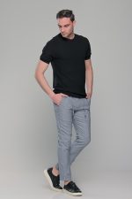 Μαύρο πλεκτό ανδρικό κοντομάνικο μπλουζάκι με λαιμόκοψη  – Slim Fit - Image 7