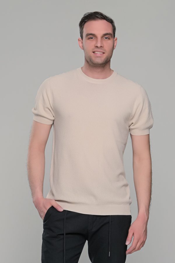 Μπεζ πλεκτό ανδρικό κοντομάνικο μπλουζάκι με λαιμόκοψη  – Slim Fit