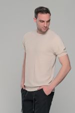 Μπεζ πλεκτό ανδρικό κοντομάνικο μπλουζάκι με λαιμόκοψη  – Slim Fit - Image 3