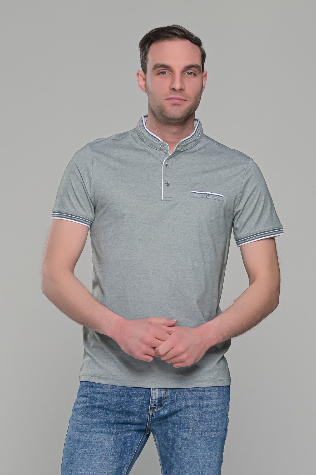 Ανδρικό λευκό-χακί μπλουζάκι MS με μάο γιακά και κοντό μανίκι – Slim Fit - Image 5