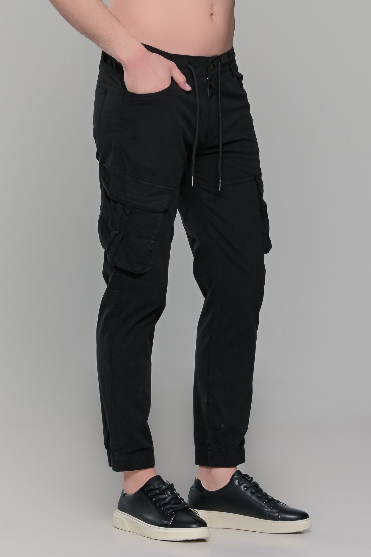 Μαύρο cargo ανδρικό καλοκαιρινό παντελόνι με τσέπες και λάστιχο - Slim Fit - Image 4