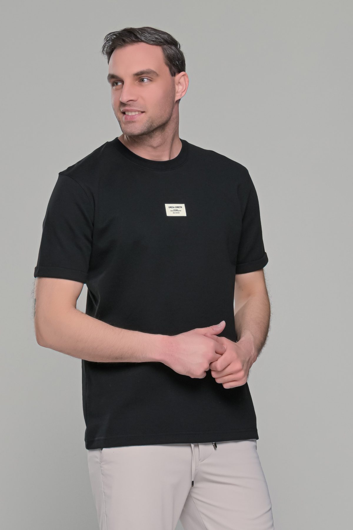 Μαύρο ανδρικό κοντομάνικο t-shirt με σχέδιο στην ύφανση και διακριτική στάμπα– regular fit - Image 5