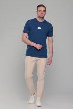 Μπλε ανδρικό κοντομάνικο t-shirt με σχέδιο στην ύφανση και διακριτική στάμπα– regular fit - Image 4