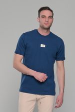 Μπλε ανδρικό κοντομάνικο t-shirt με σχέδιο στην ύφανση και διακριτική στάμπα– regular fit - Image 3