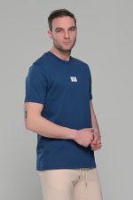 Μπλε ανδρικό κοντομάνικο t-shirt με σχέδιο στην ύφανση και διακριτική στάμπα– regular fit - Image 5